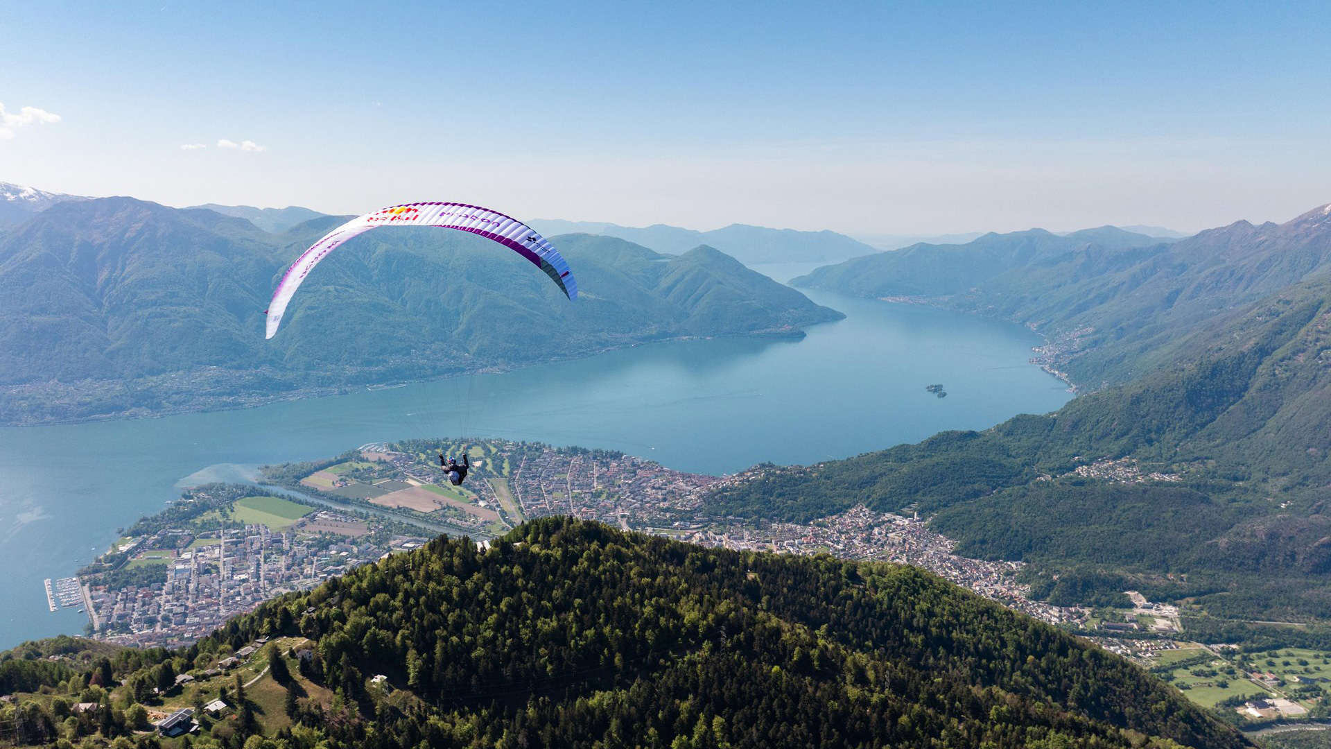 Soaring above Ascona-Locarno: Paragliding and Hike&Fly